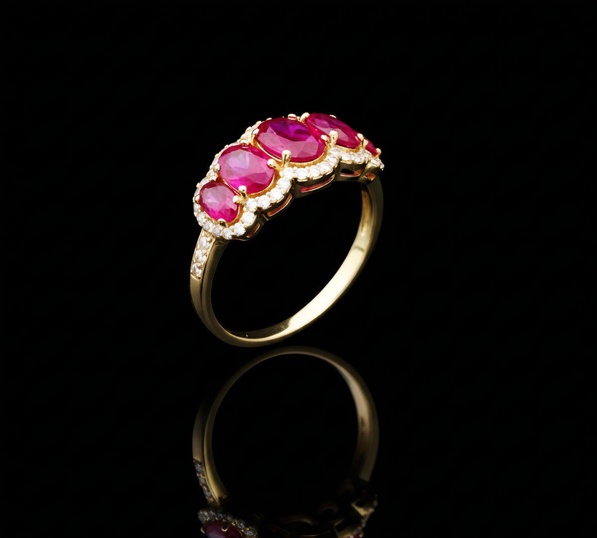 Anello con pietre ovali a scalare oro 18kt
